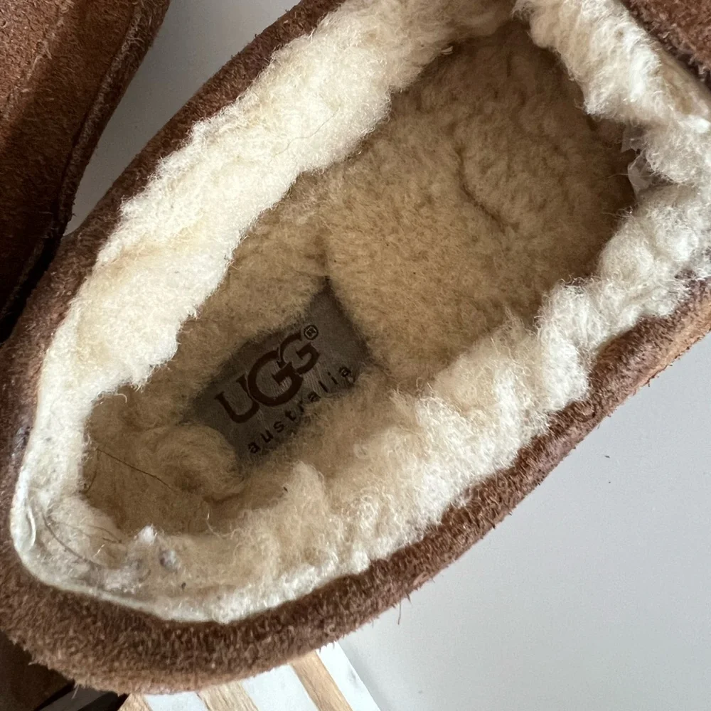UGGs boys slippers sz 3 VGUC suede moccasin shearling lined rubber sole UK 2 - Picture 4 of 8